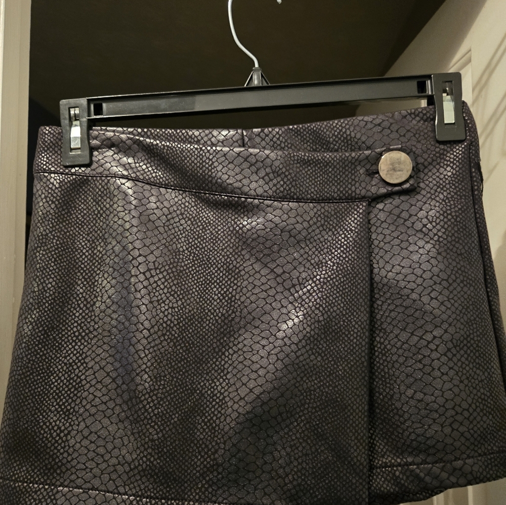 Chic Snakeskin Print Skort-Sz M